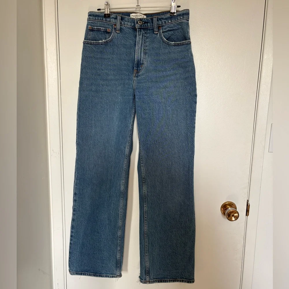 Abercrombie & Fitch 90s Relaxed Jean - Picture 2 of 4